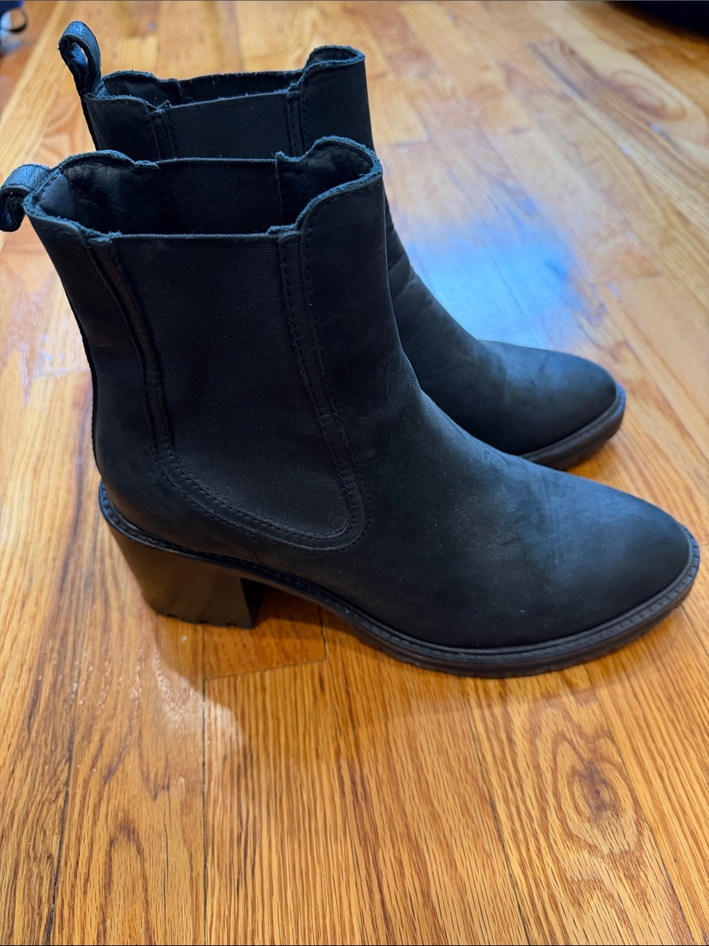 THURSDAYS Women's Black Chunky Heel Chelsea Boot